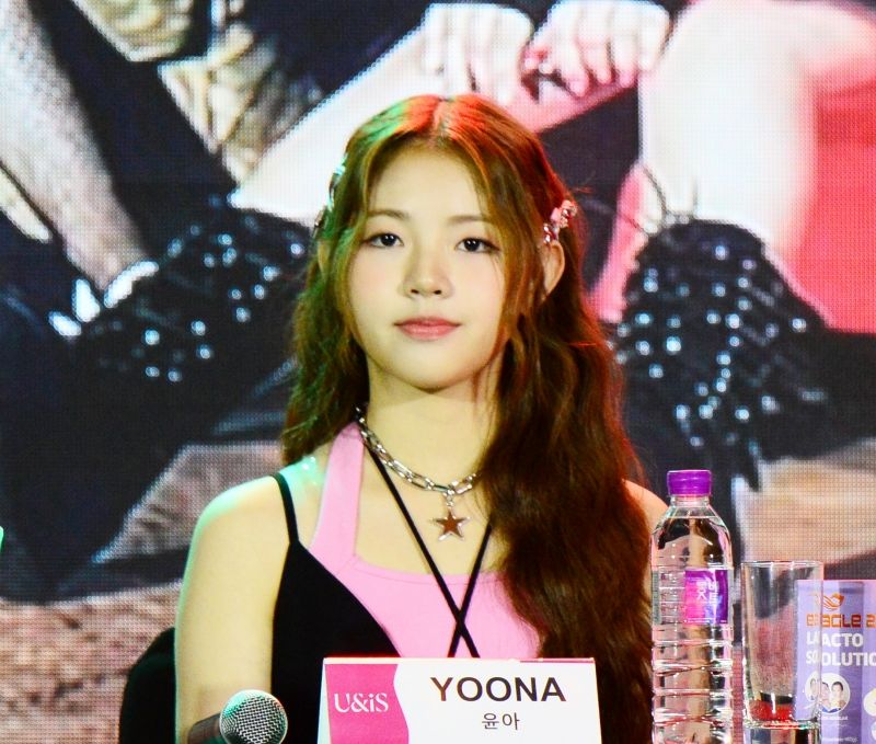 UNIS4_YOONA5.jpg