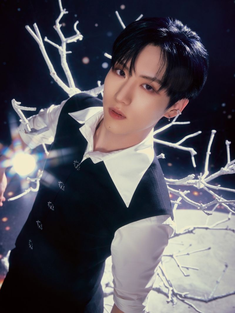 UNIVERSE_YOUTH DEFICIENCY_YEWANG.jpg