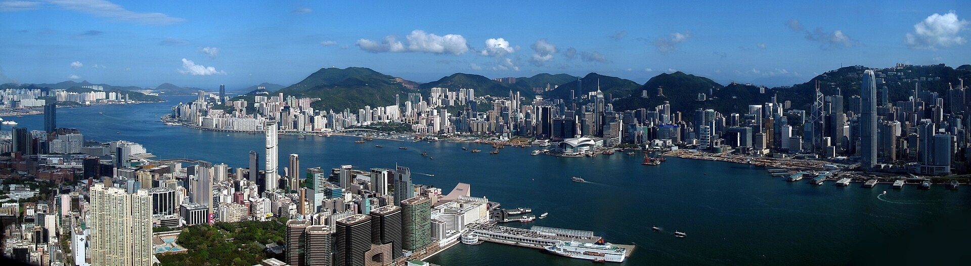 Victoria Harbor, Hong Kong.jpg
