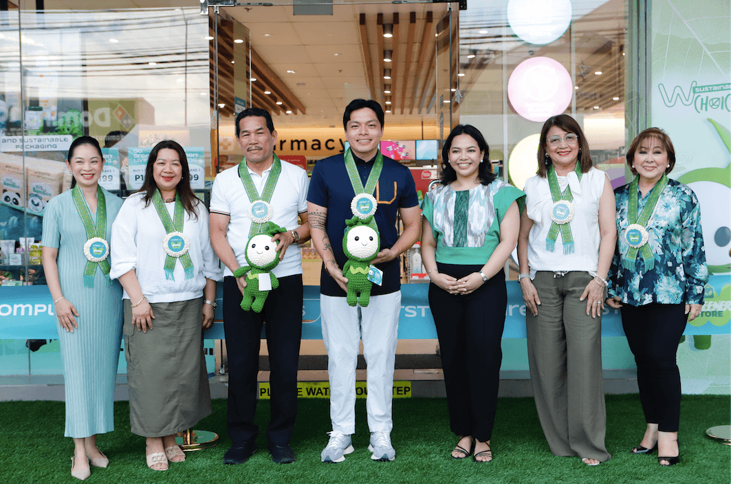 Watsons Executives and San Pedro Laguna LGU Officers during the handover of Green Buddy, handcrafted by Mengal Women. Green Buddy aims to inspire more customers to make sustainable choices for a greener planet.png