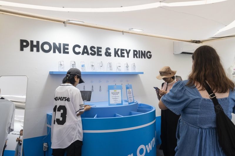 Weverse by Fans Customization Booth (1).jpg