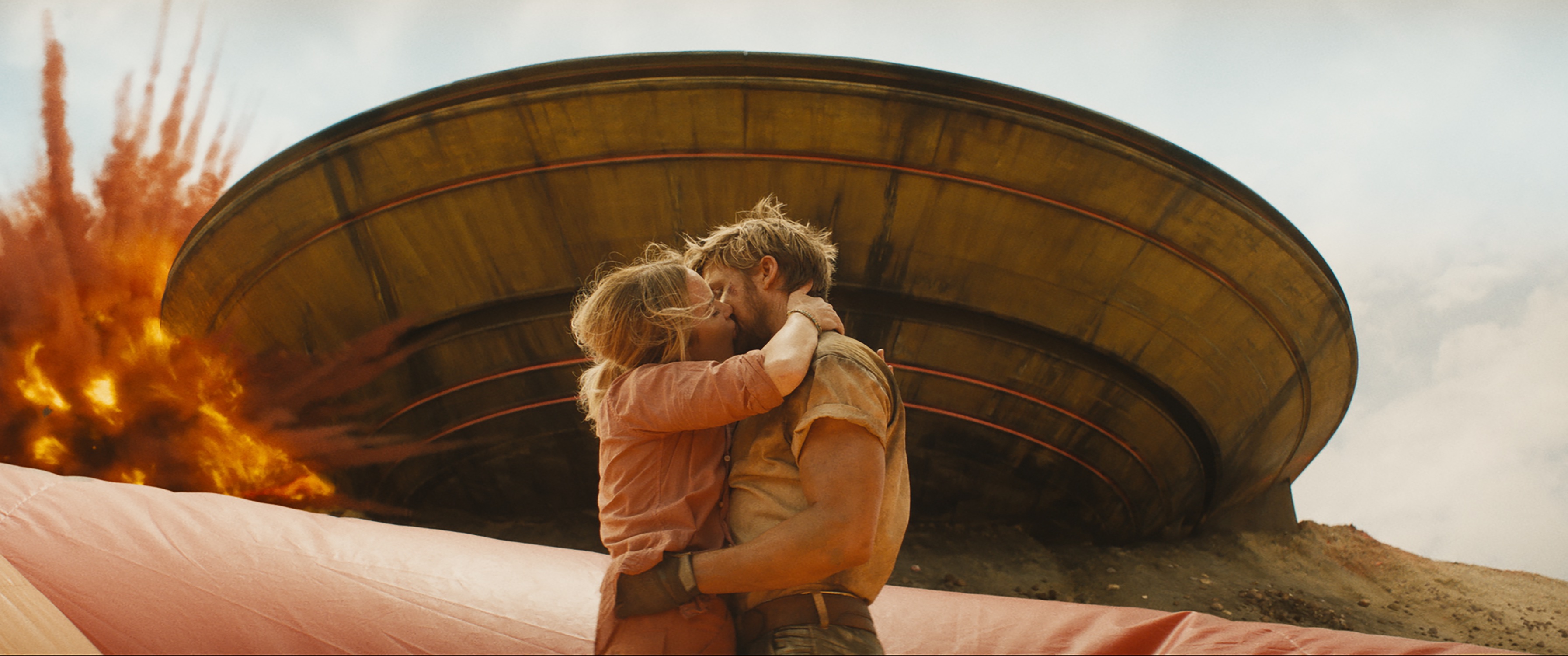 emily blunt & ryan goslling in The Fall Guy.jpg