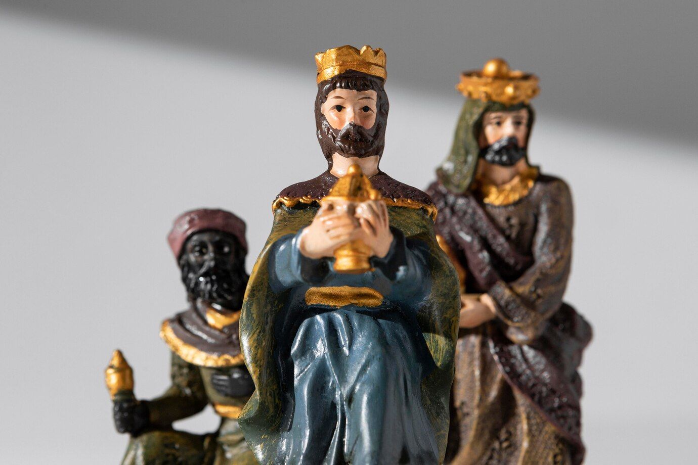 front-view-epiphany-day-kings-figurines_23-2148746790.jpg