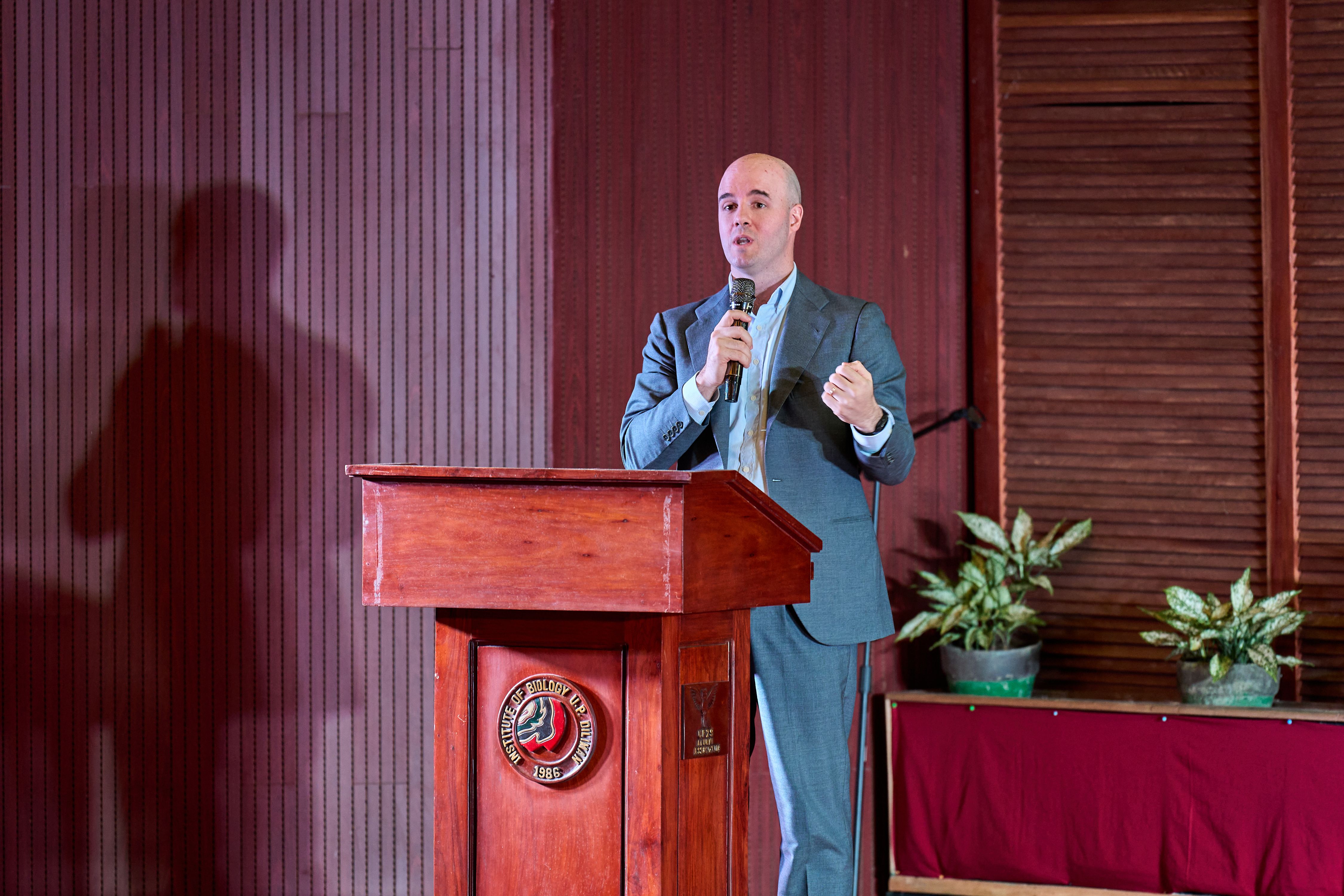 hires Ayala Urquijo2.jpg