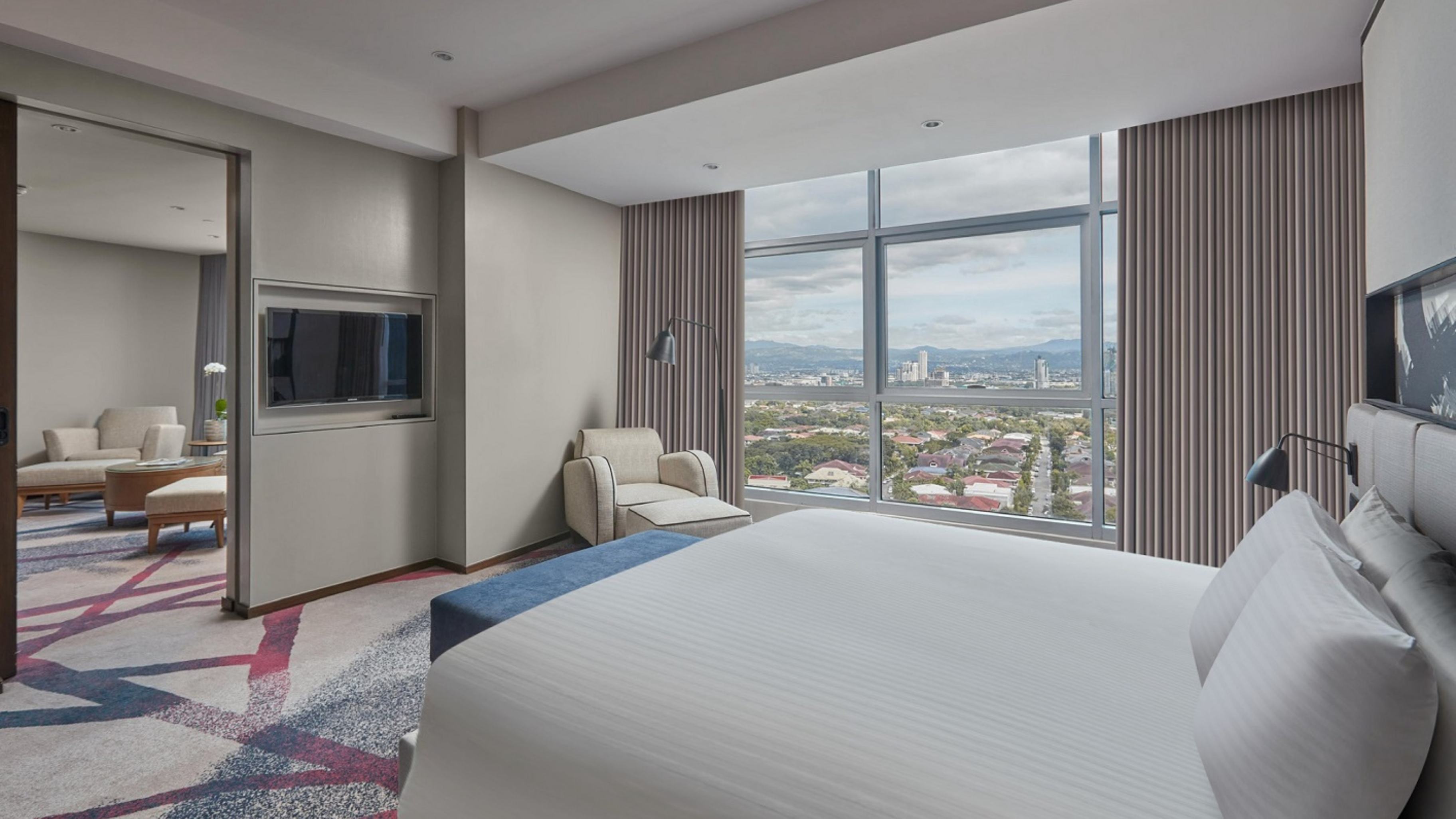 jpeg-optimizer_1 Bedroom Suite - Crowne Plaza Manila Galleria (1).jpg
