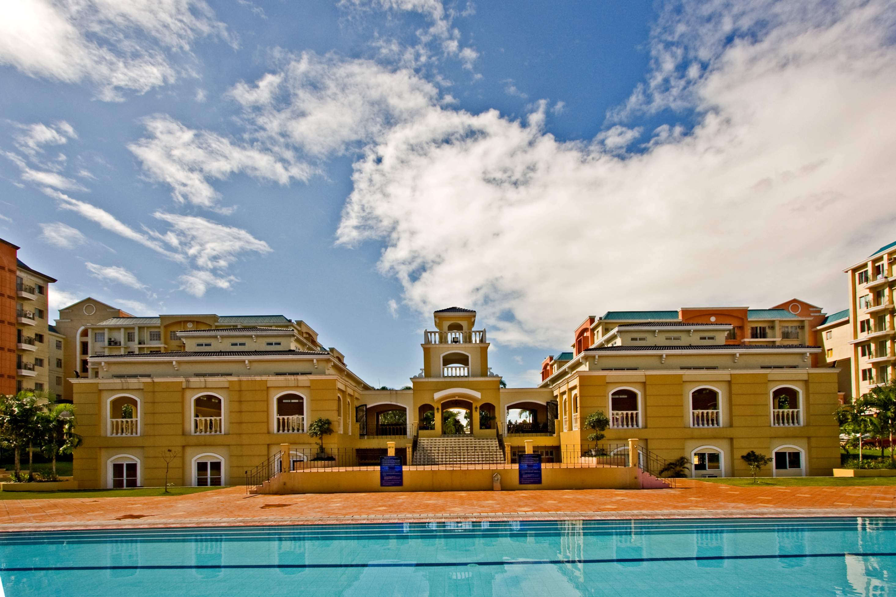 jpeg-optimizer_Chateau Elysee.jpg