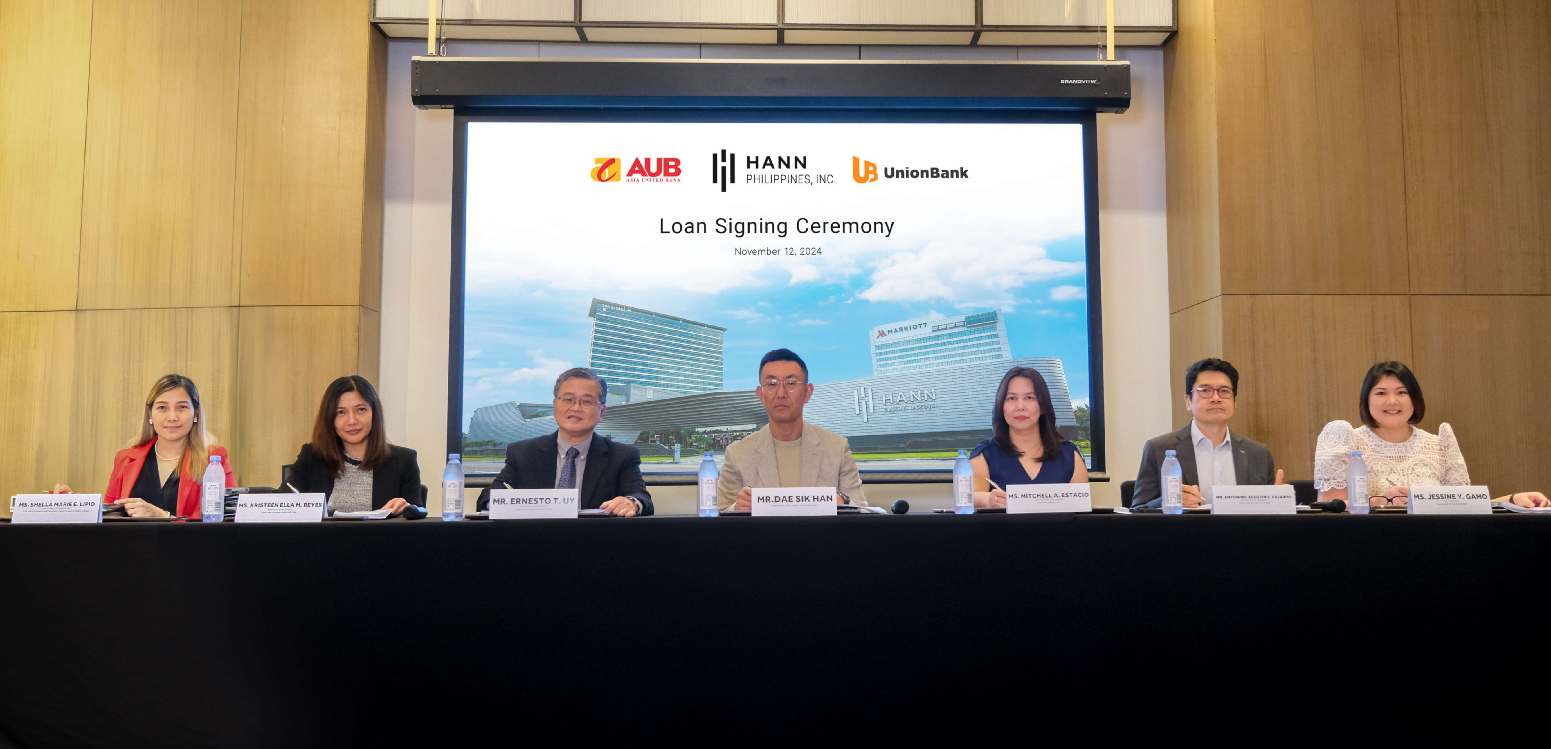 jpeg-optimizer_Hann Ph Loan Signing.jpg