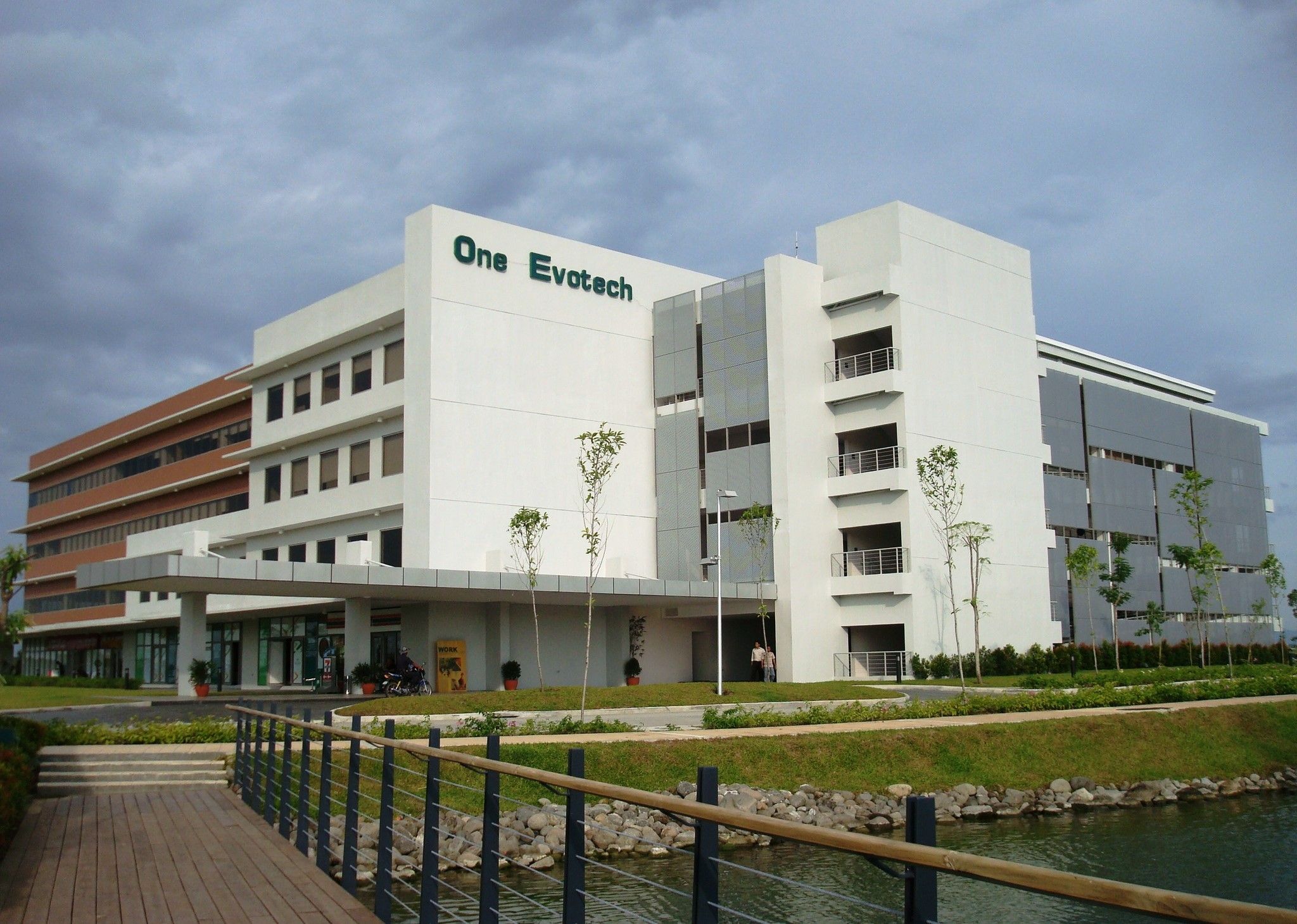 jpeg-optimizer_One Evotech in Laguna.jpg