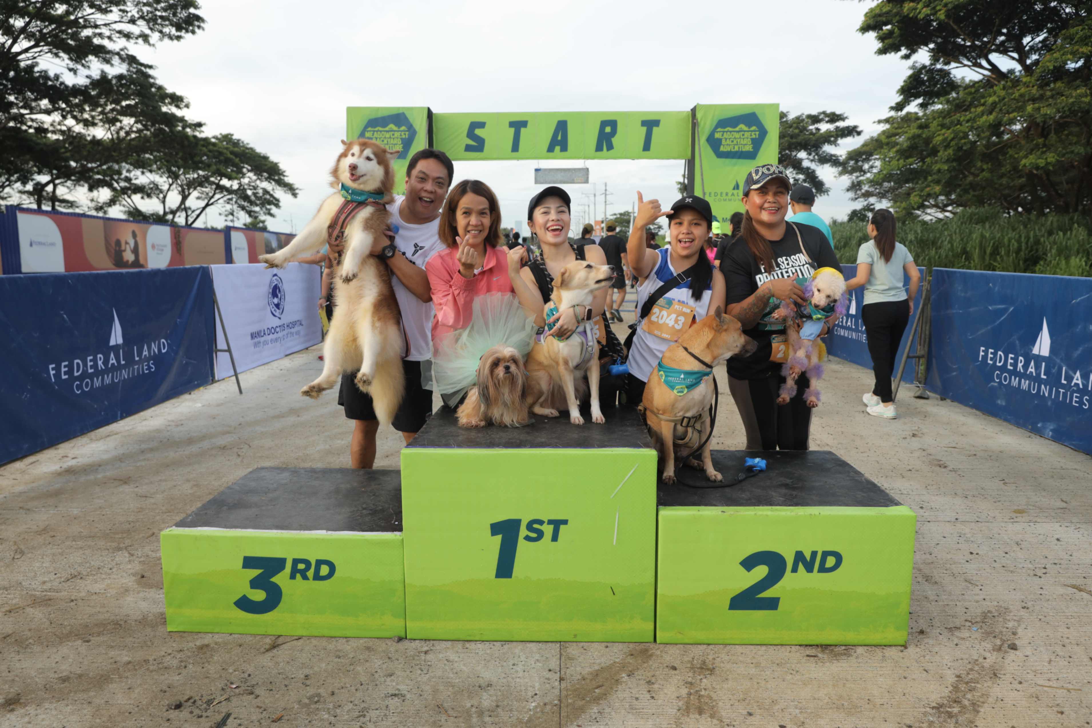 jpeg-optimizer_Paw-rents bond and exercise with their furry buddies at the Meadowcrest Backyard Adventure 1Km Pet Run. (2).JPG