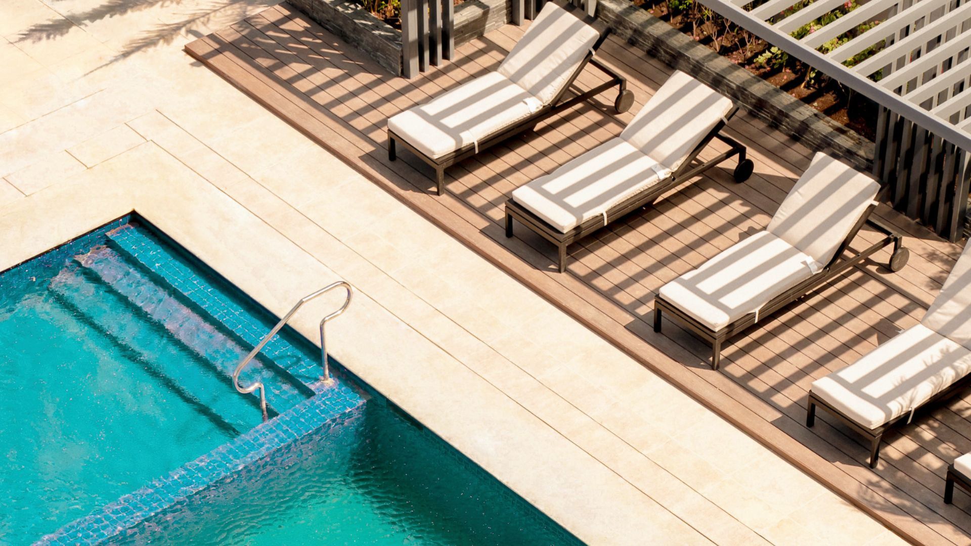 jpeg-optimizer_Pool deck.jpg