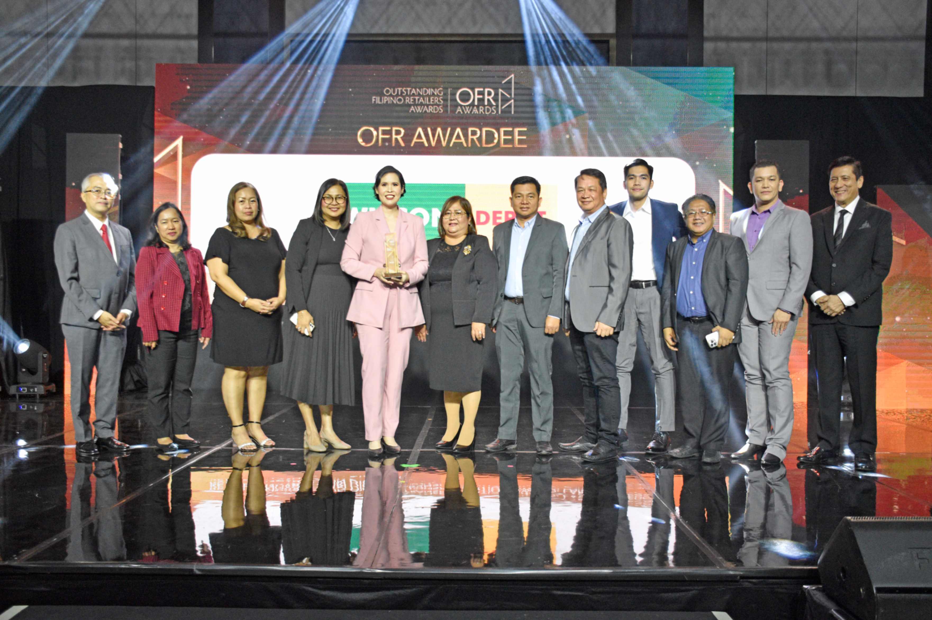 jpeg-optimizer_Wilcon Depot executives received Retail Innovation on Digital Transformation Award.jpg