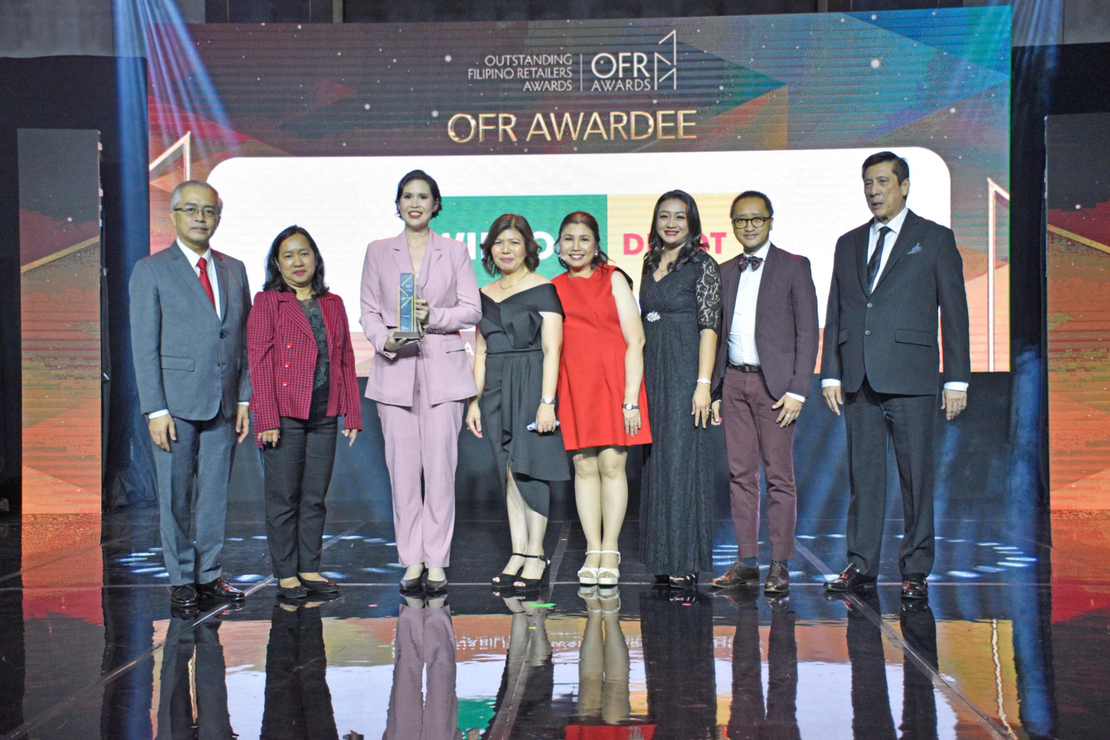 jpeg-optimizer_Wilcon Depot executives received Sustainability Award.jpg