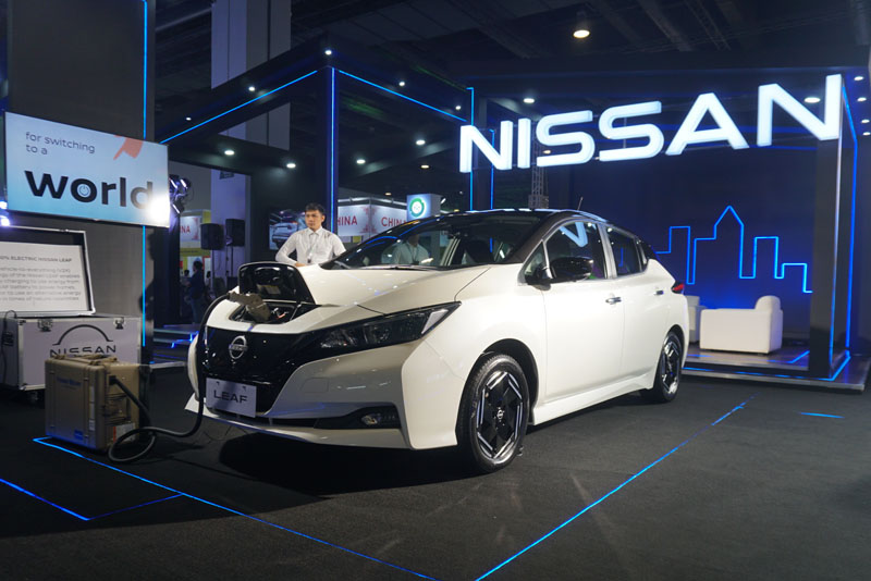 041124NissanLeaf1.jpg