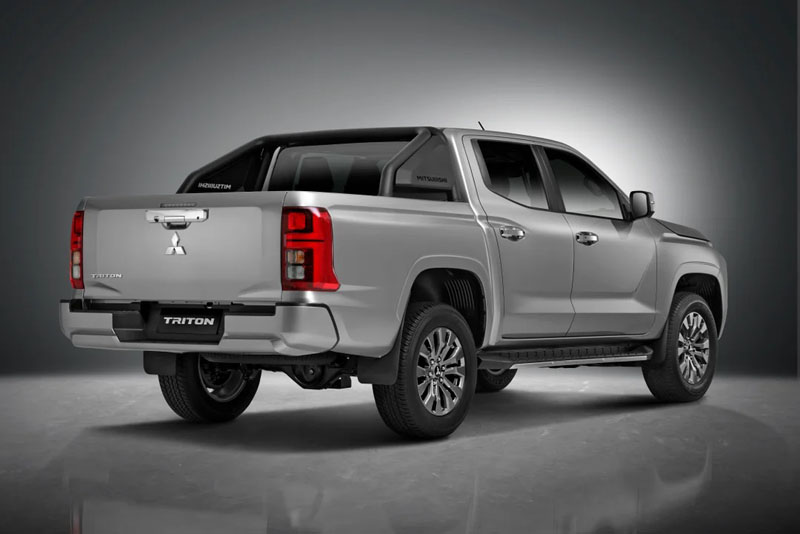 112423MitsubishiTriton4.jpg
