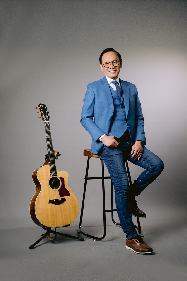 1 Rey Valera Live at CenterPlay - COD Manila.jpg