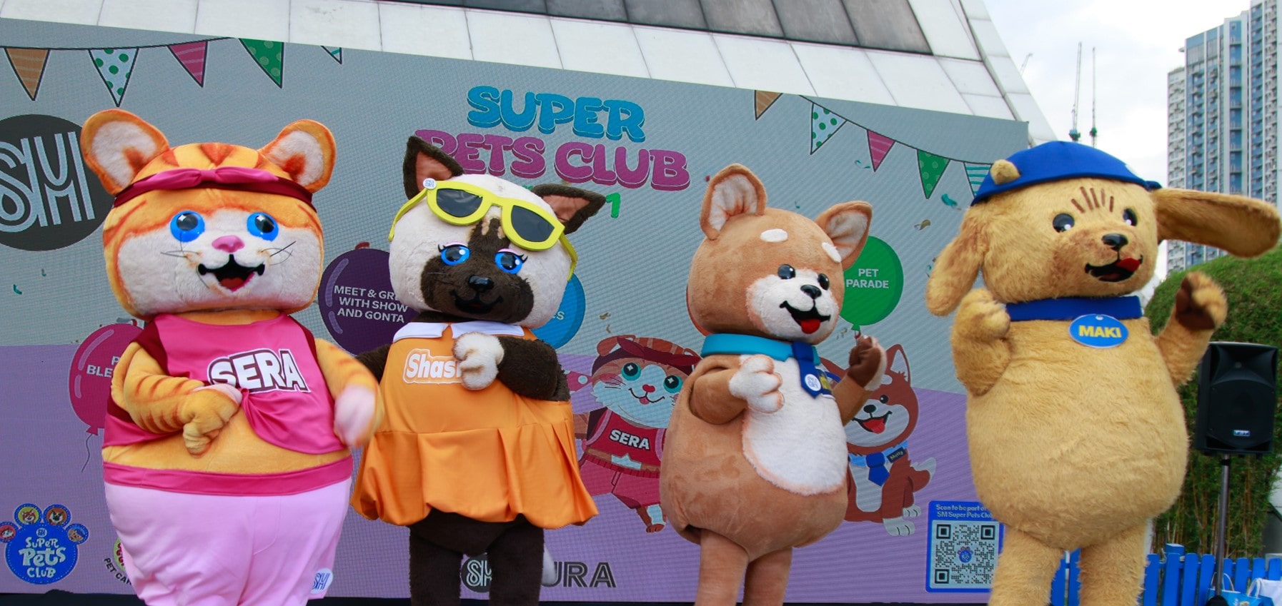 6 The Super Pets Club mascots Sera, Shasha, Matty, and Maki entertain the crowd.-min.jpg
