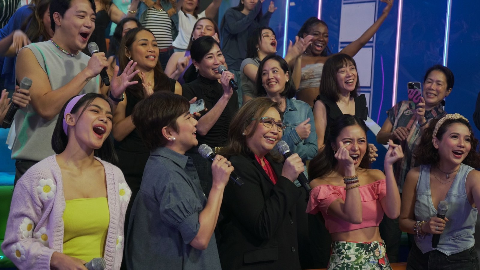 ABS-CBN and GMA executives on It's Showtime.jpg