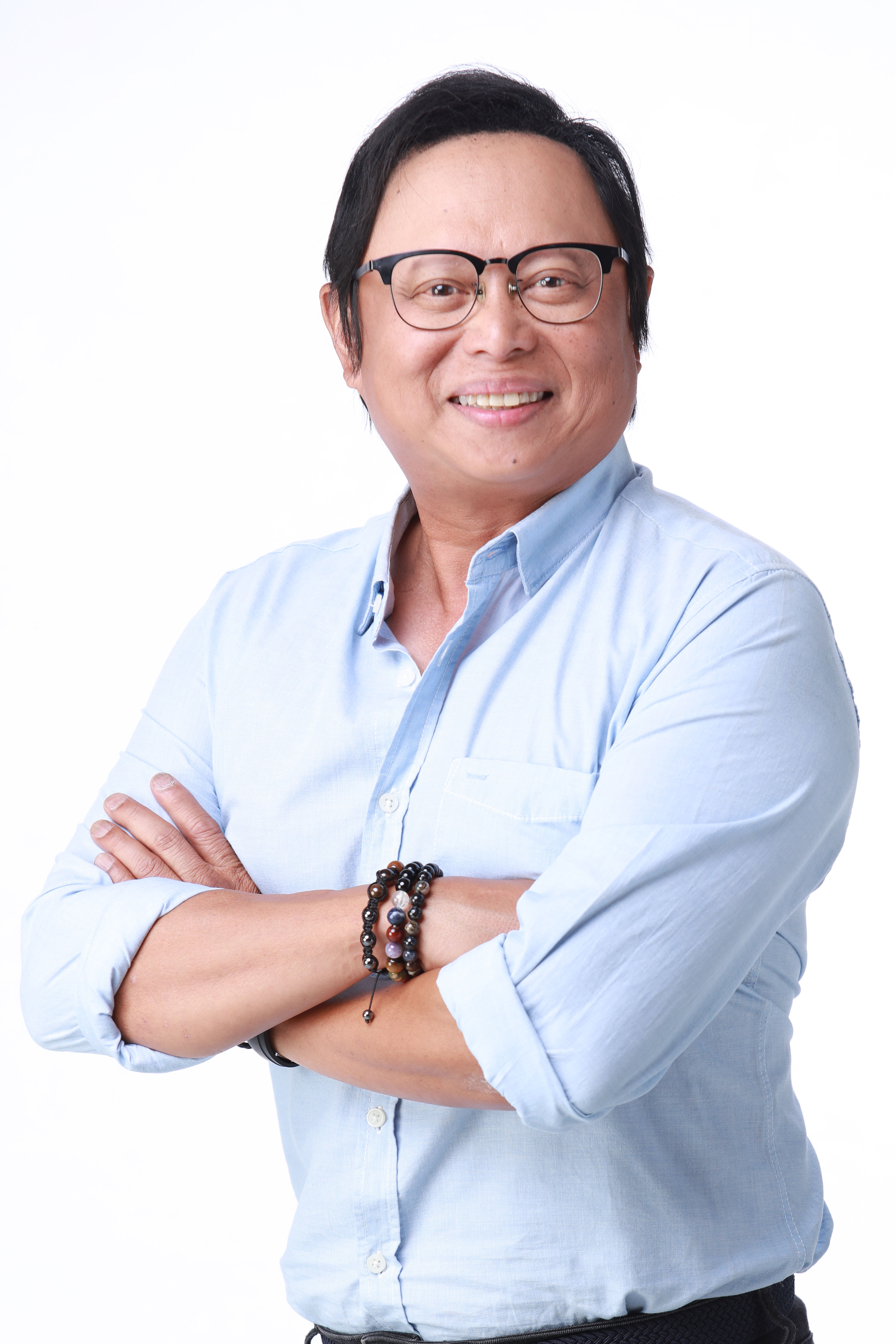 ARNOLD CLAVIO.jpg