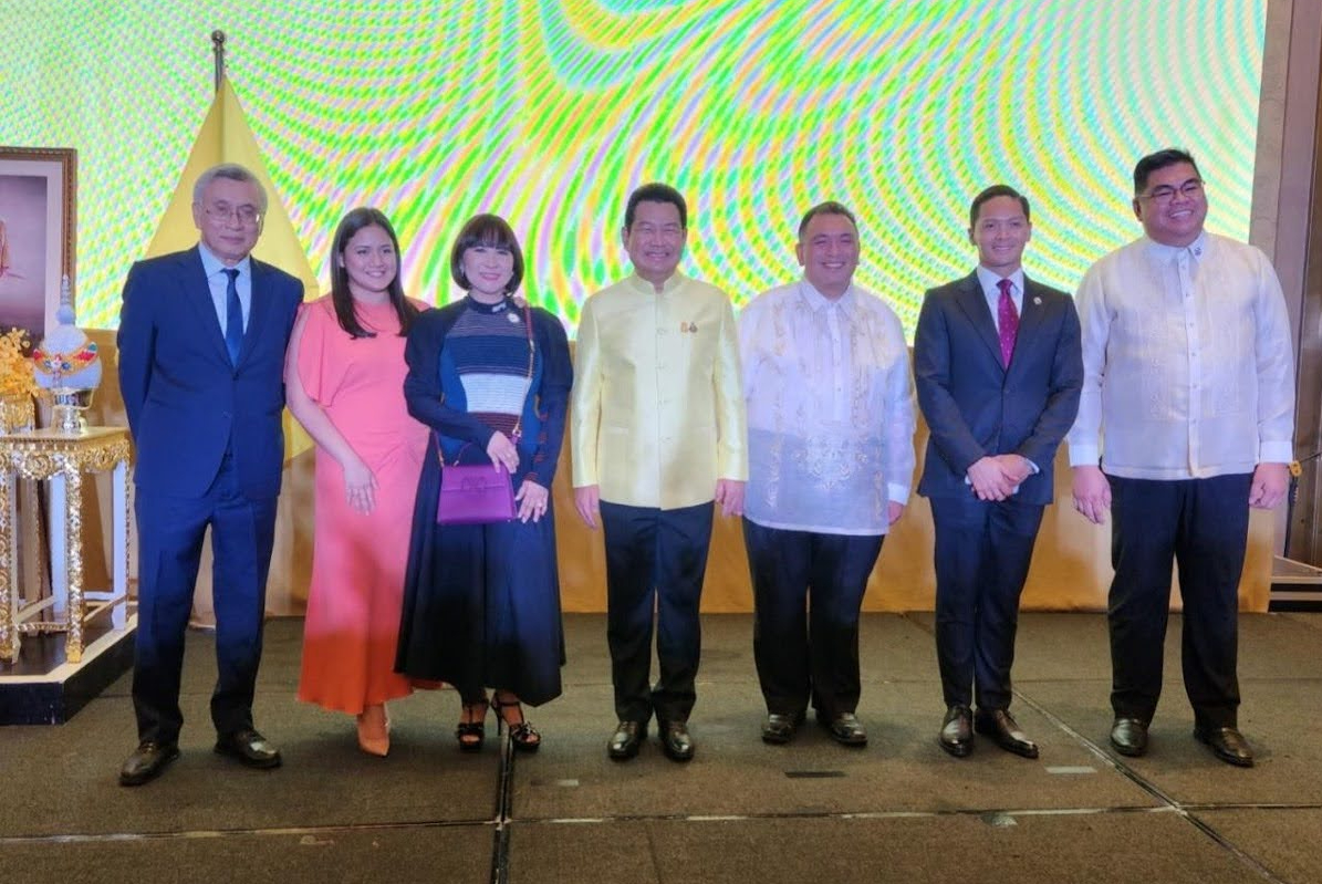Amb Tull Traisorat with House of Representatives.jpg