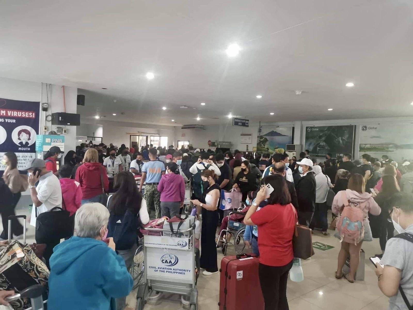 Photo: Passenger crowds seen in Tacloban Airport