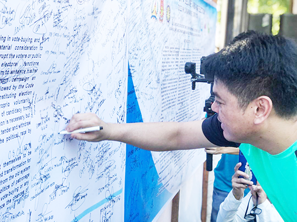 COVENANT SINGING.jpg