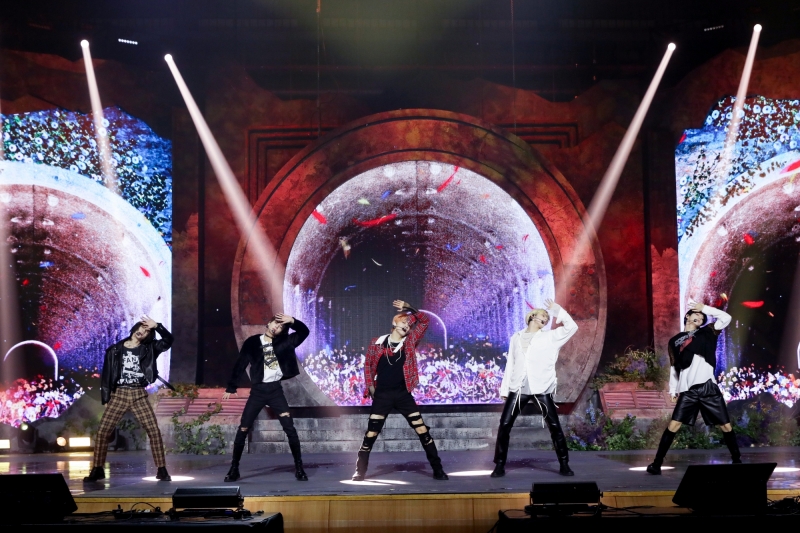 Chasing That Feeling TXT FREEFALL MEDIA SHOWCASE (4).jpg