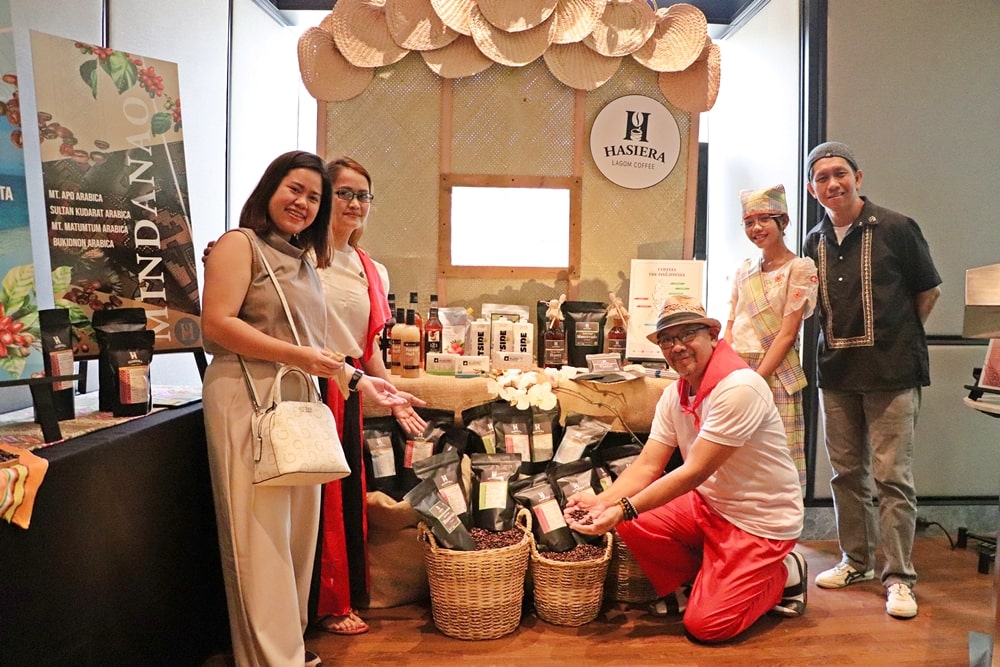 Coffee Painting Artists from Sining, Kape, at Kultura-min.JPG