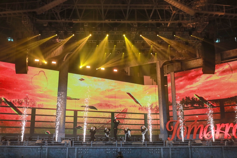 Deja Vu 퍼포먼스 TXT minisode 3 TOMORROW MEDIA SHOWCASE (1).jpg