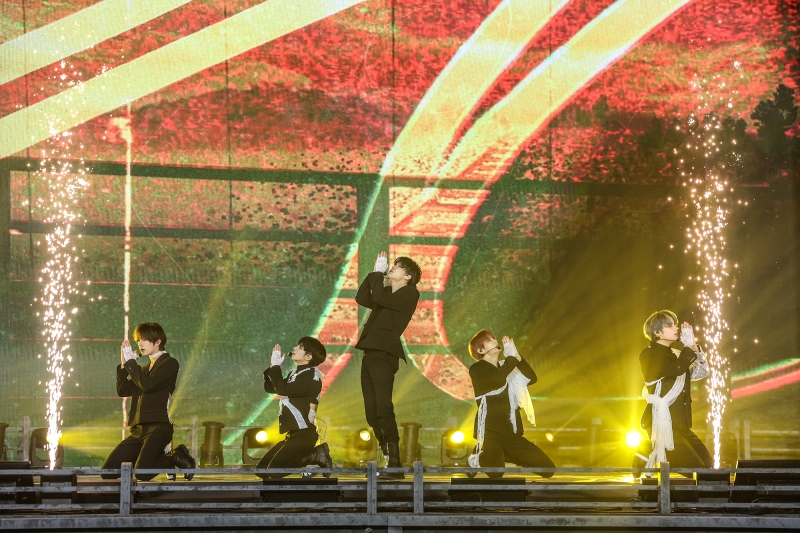 Deja Vu 퍼포먼스 TXT minisode 3 TOMORROW MEDIA SHOWCASE (3).jpg