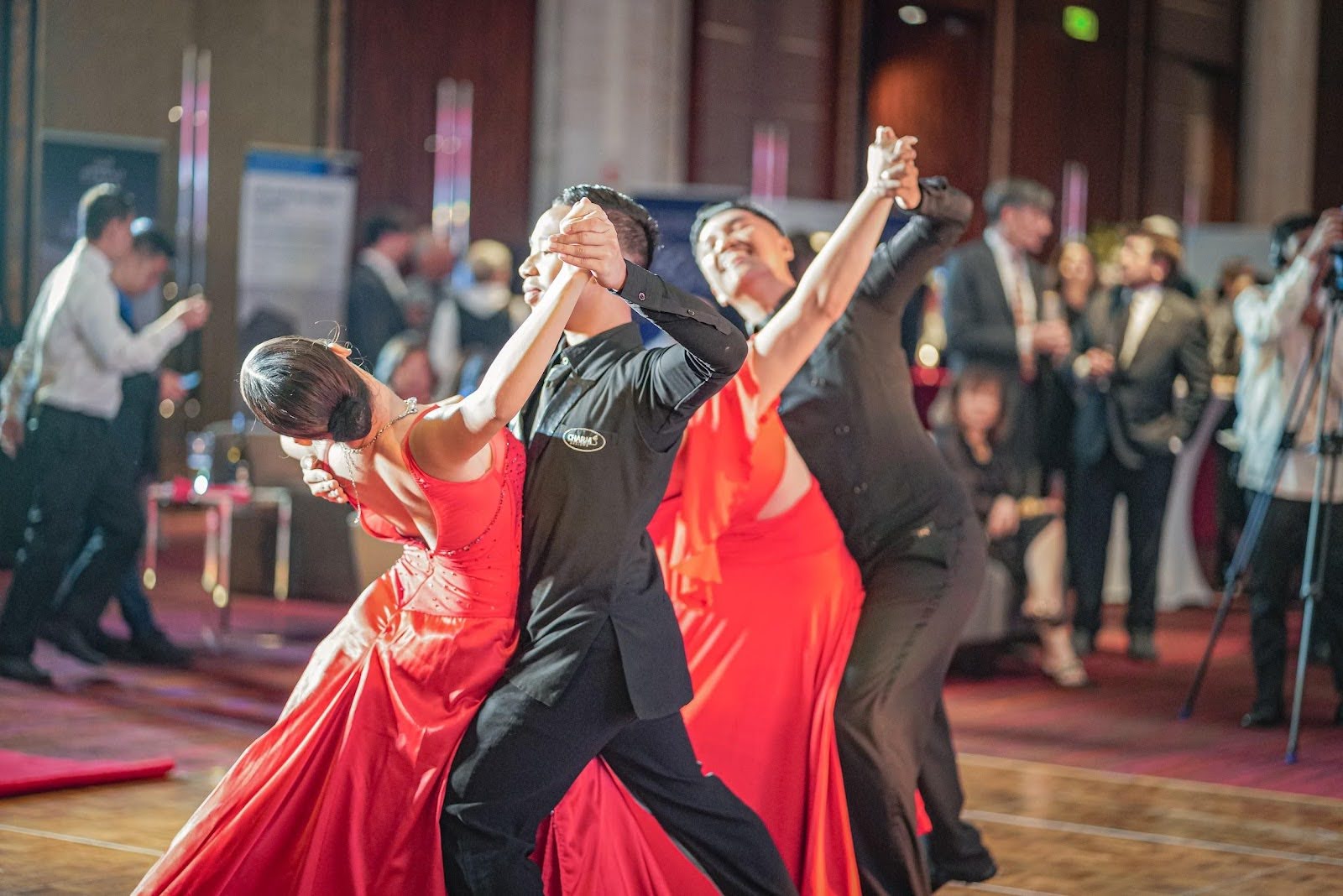 Guests were entertained with a waltz performance.jpg