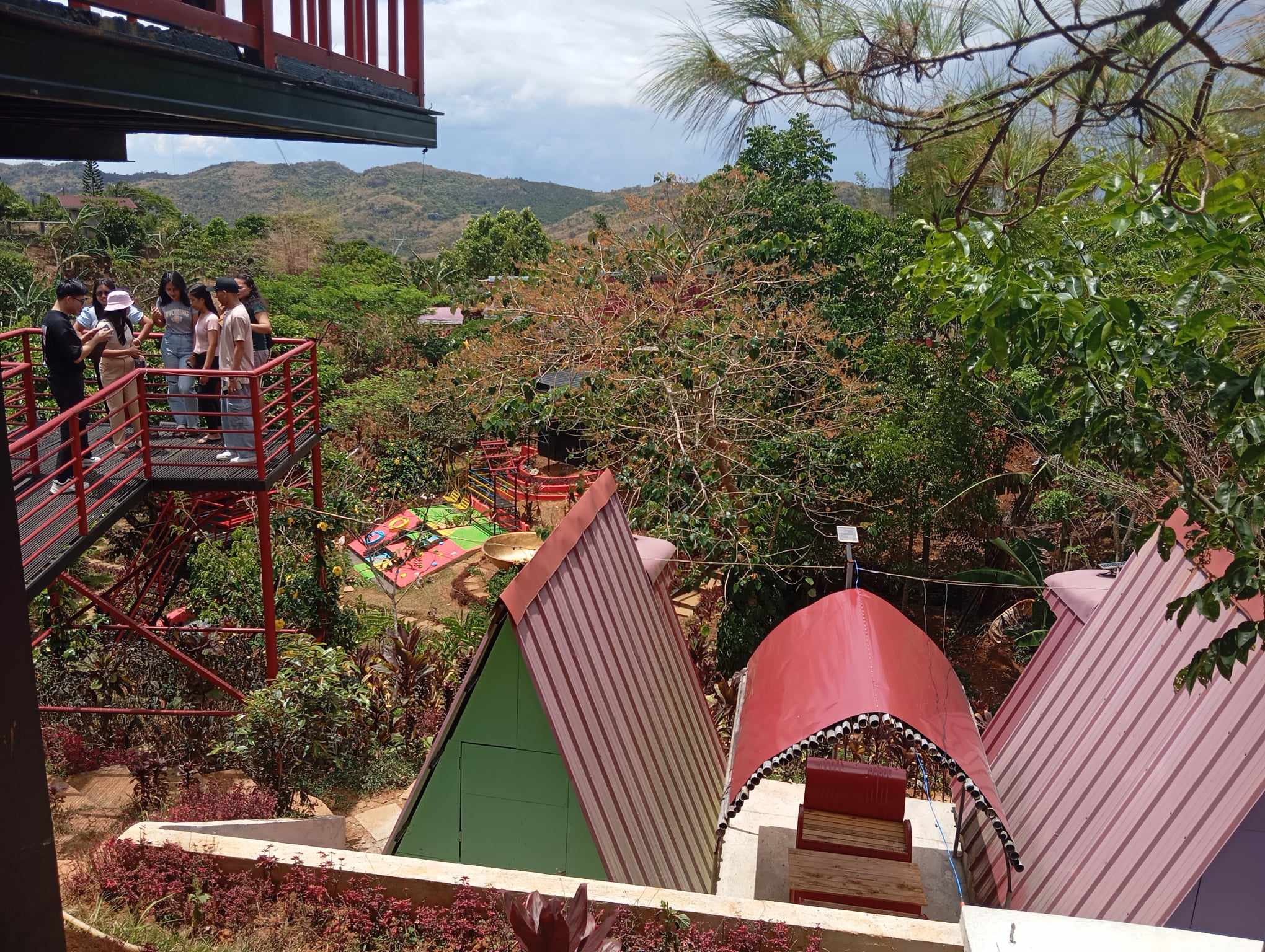 Kaminawis tourists.jpg