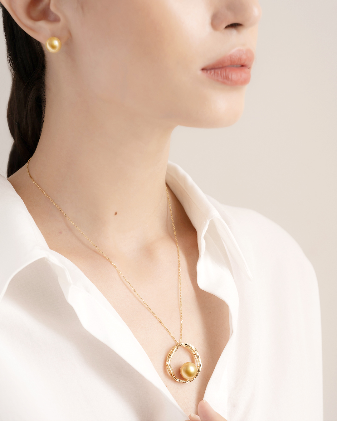 Les Classiques Pendant Lifestyle(1).jpg