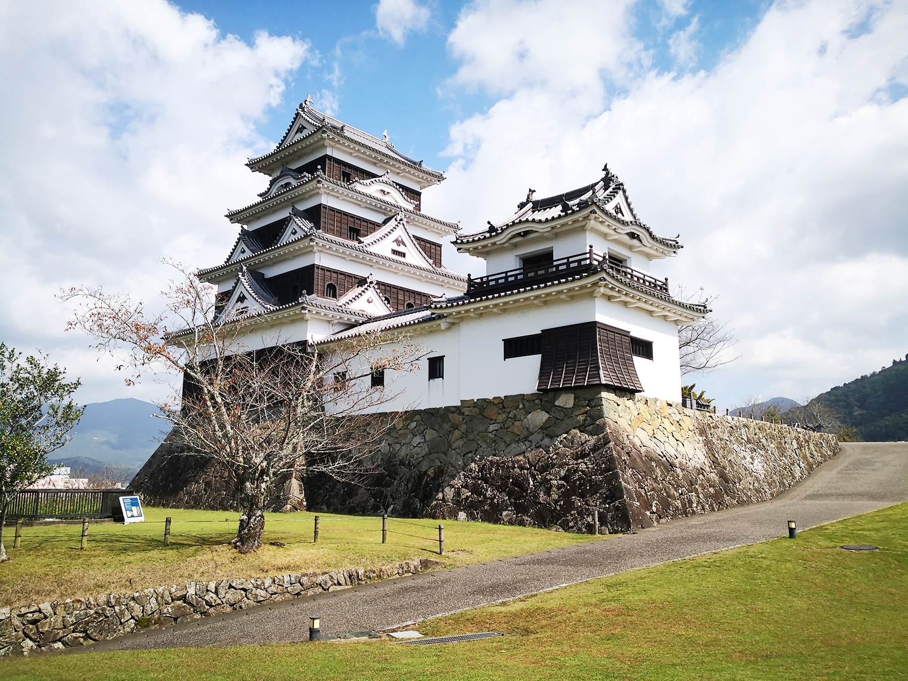 Ozu Castle.jpg