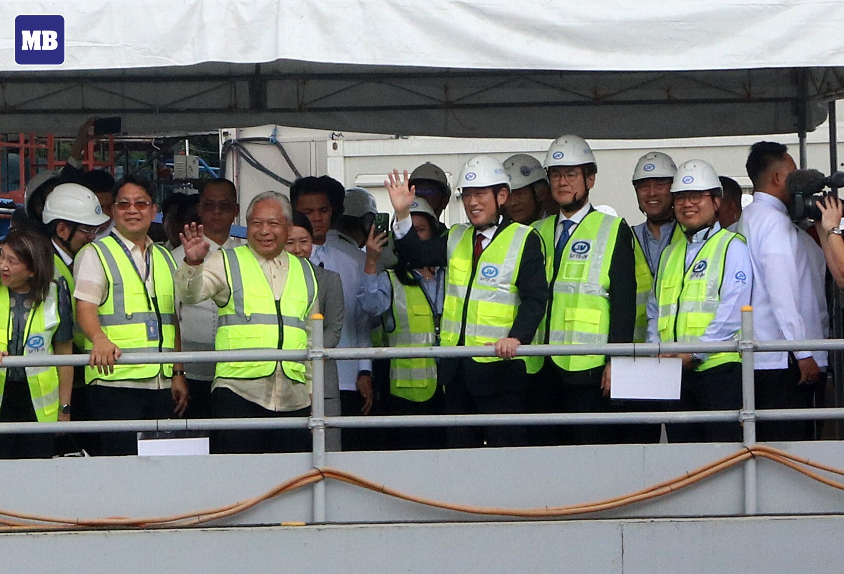 PM kishida subway.jpeg