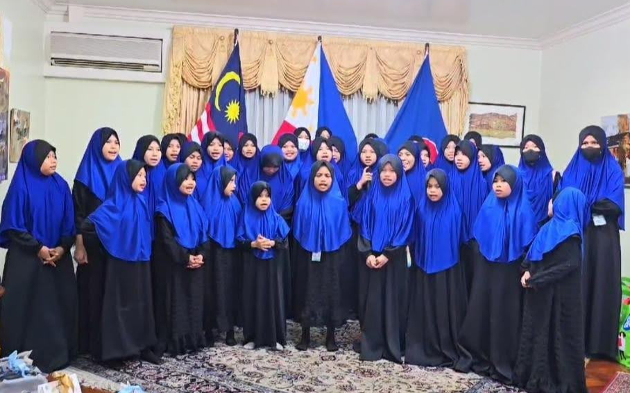 Performance from the children of Dar Amanah.jpg