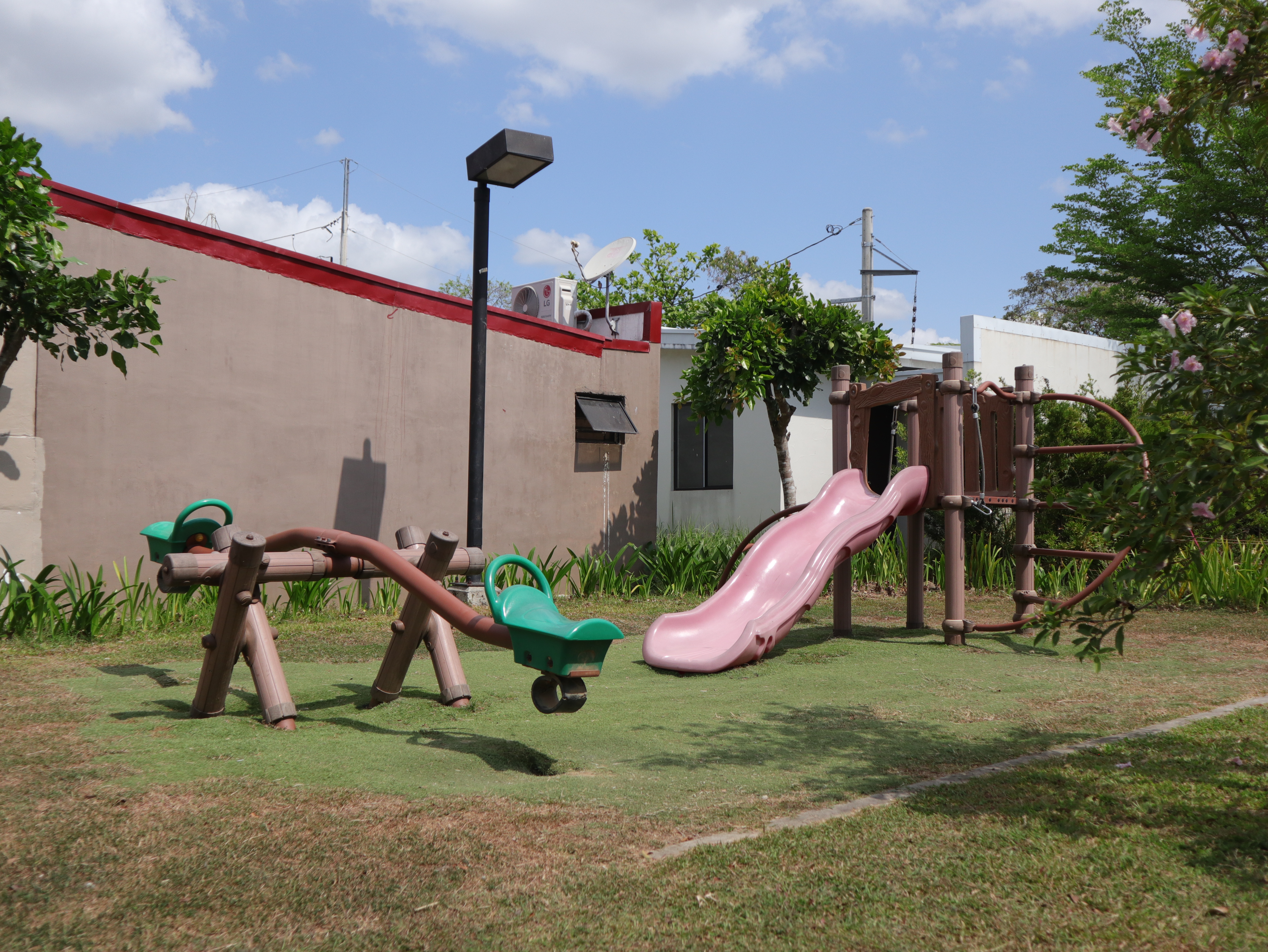 Photo 13-Amenities.jpg