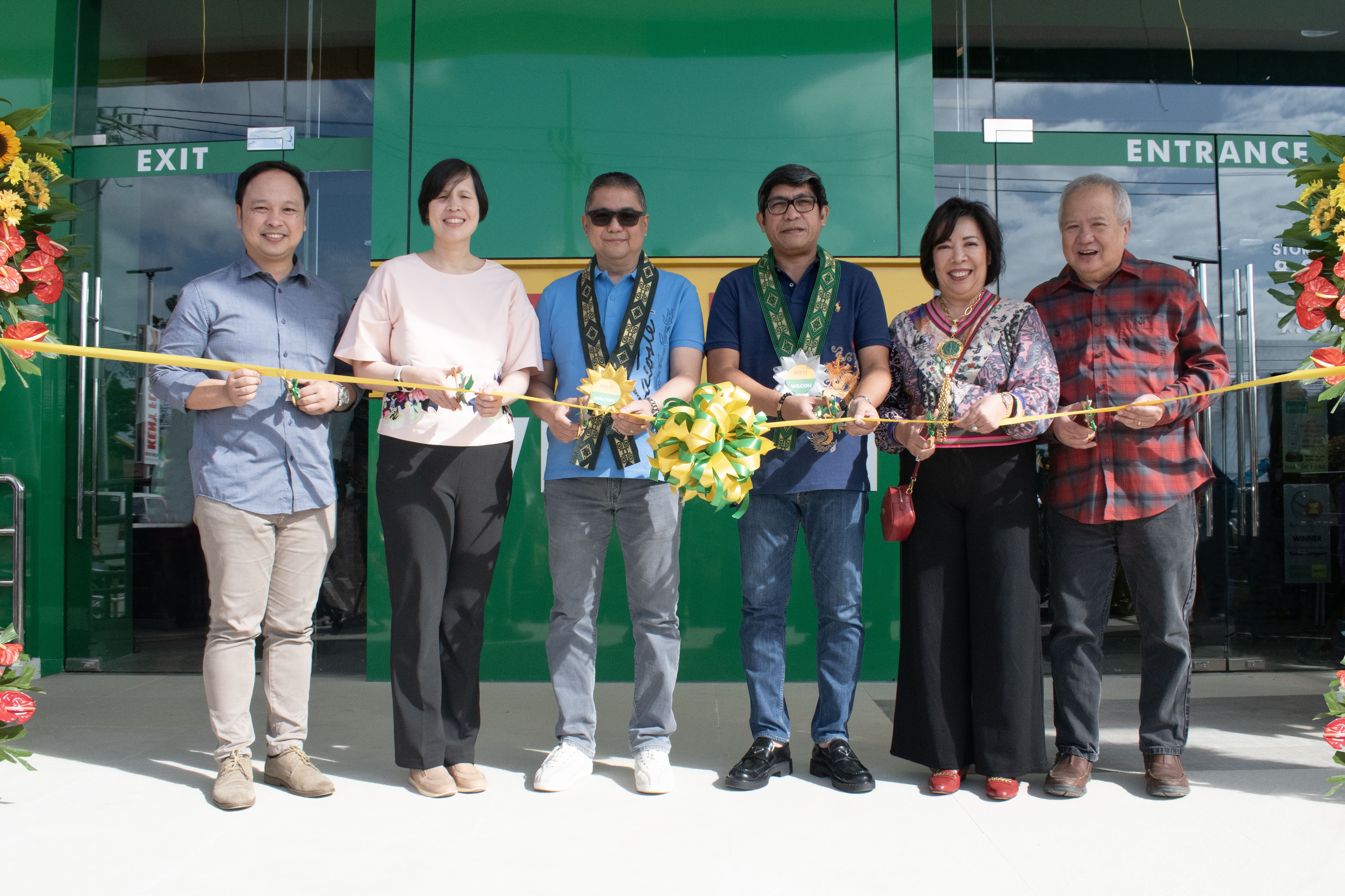 Ribbon Cutting-min.jpg