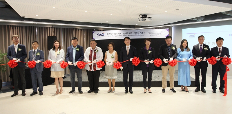 Ribbong cutting, KVAC Opening 3.jpg