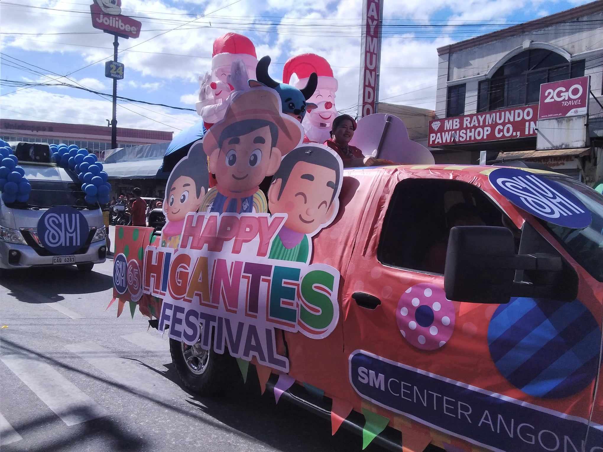 SM Higantes Parade.jpg
