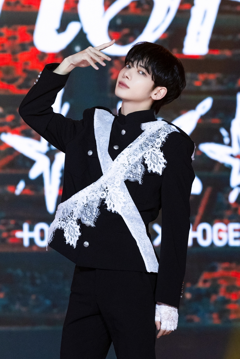 태현 TXT minisode 3 TOMORROW MEDIA SHOWCASE (1).jpg