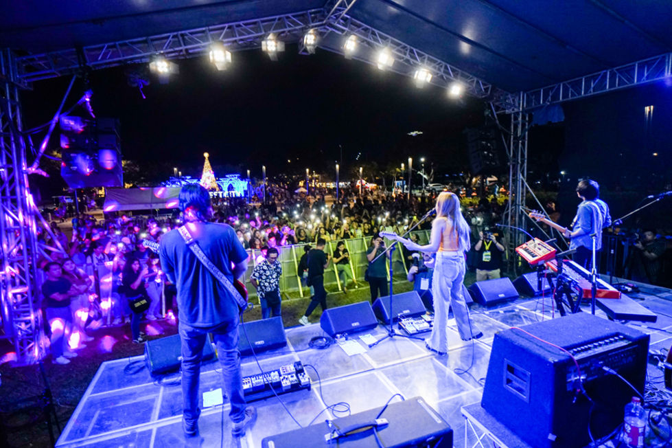 The holiday season is in the air at Alabang with .jpg