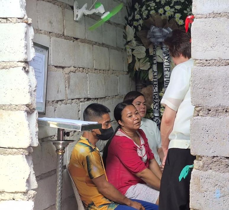 VP Sara at Gumikib's wake 2.JPG