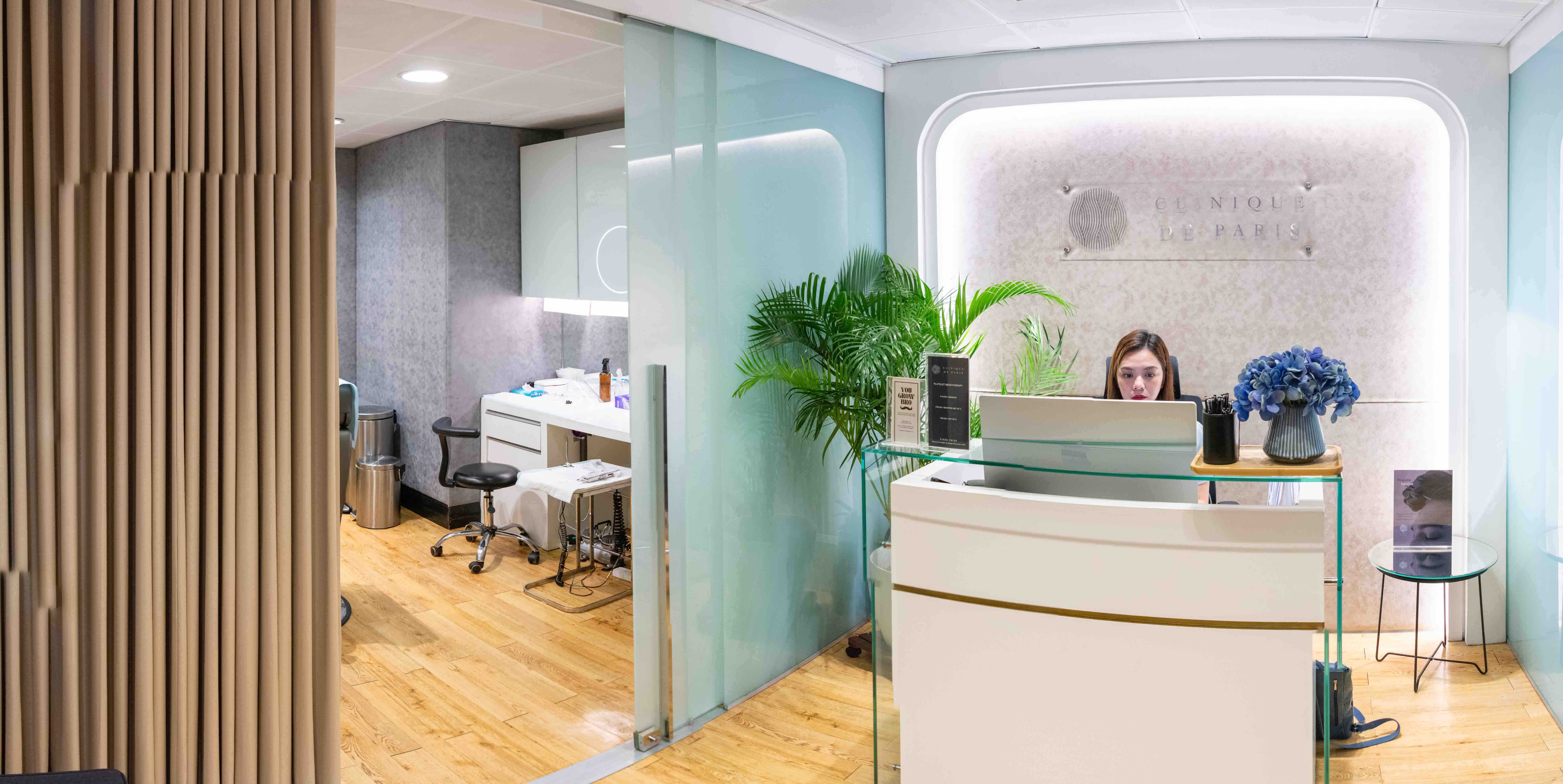 The reception area, after passing a discreet entry.jpg