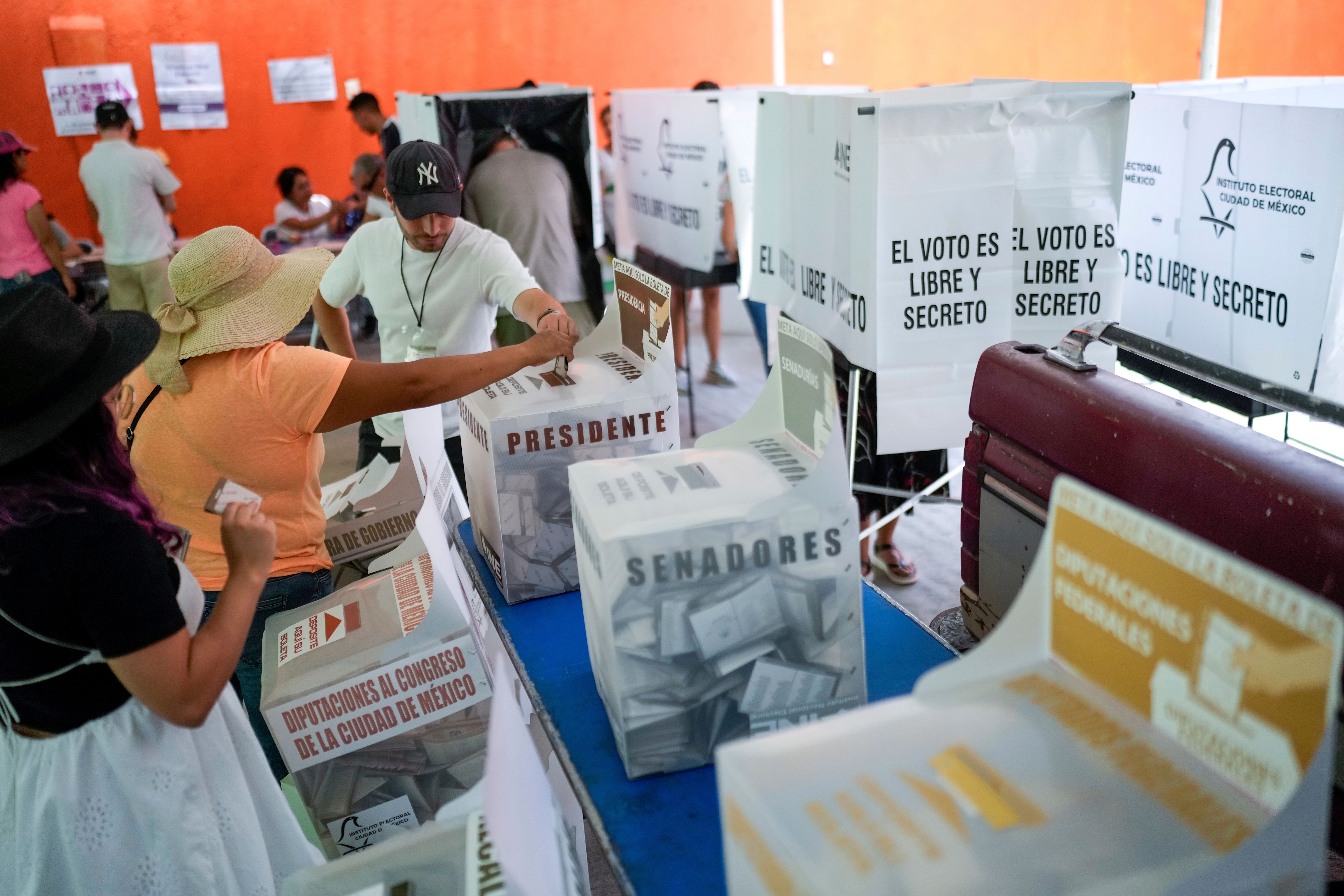 mexico polls.jpg