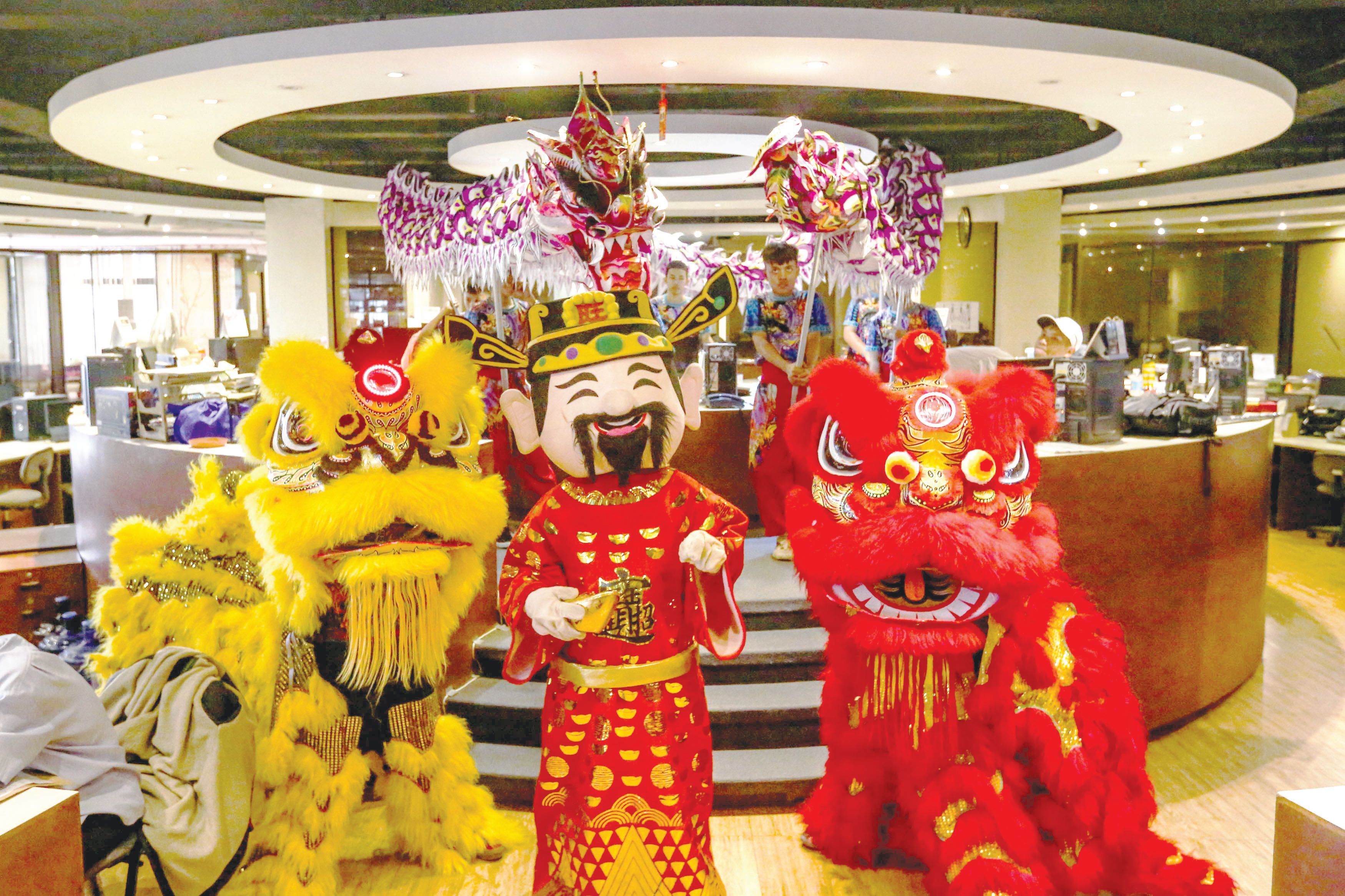 raw-12022024-mb dragon dance-13-quizol.jpg