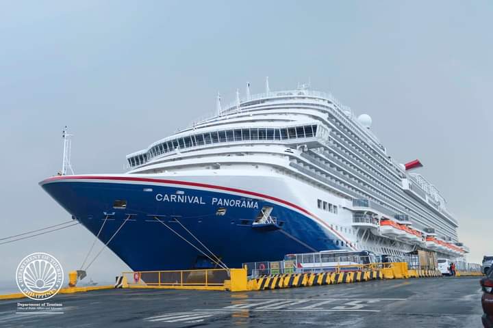 carnival panorama.jpg